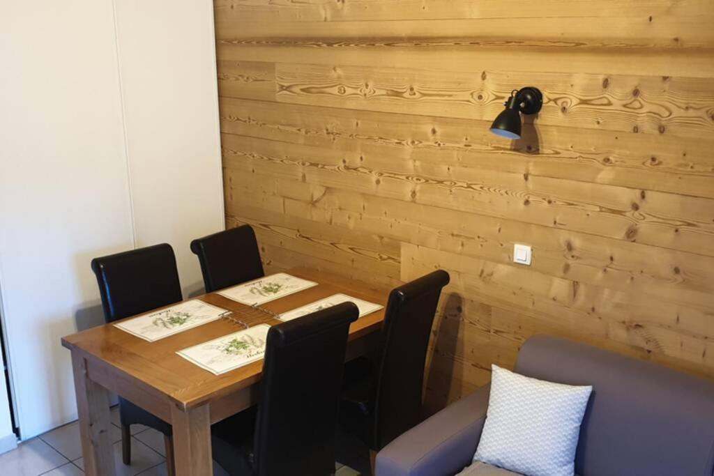 Ferienwohnung Joli T2 + Coin Montagne + Garage Briançon Exterior foto